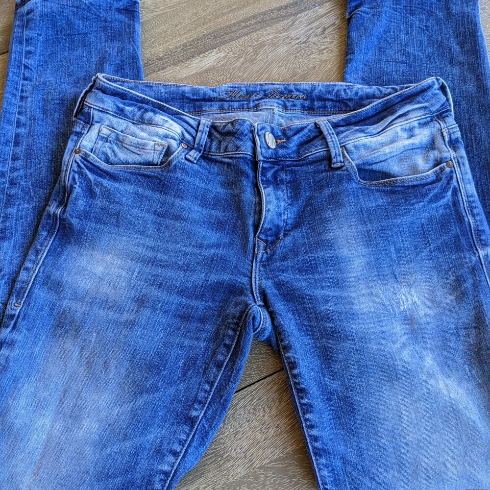 Mavi Jeans Mid-Rise Emma Distressed Mid Wash blue denim jeans, Size is W28/L32